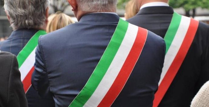 Mongiana riconferma sindaco Angilletta. In Calabria 8 primi cittadini eletti a urne ancora aperte