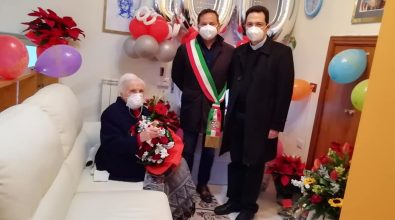 Ionadi, comunità in festa per i cento anni di nonna Maria Rosa