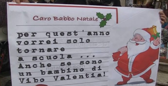 La lettera degli alunni di Vibo a Babbo Natale: «Facci tornare a scuola» – Video