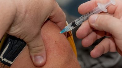 Nuova circolare sui vaccini covid: dosi a over 60 e fragili