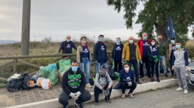 Vibo,  i volontari Plastic free raccolgono 63 sacchi di spazzatura in zona Castello