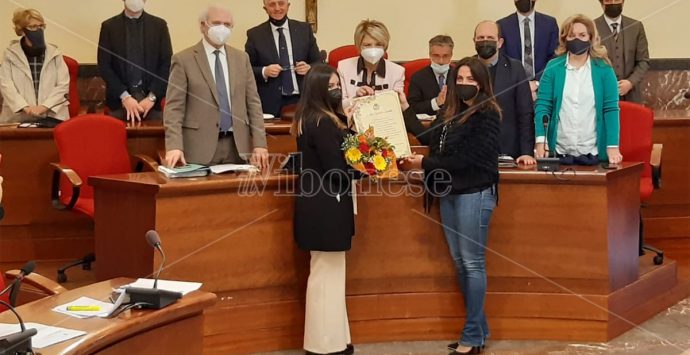 Il plauso della città di Vibo alla scrittrice Lida Michela Carullo, nominata Alfiere della Repubblica