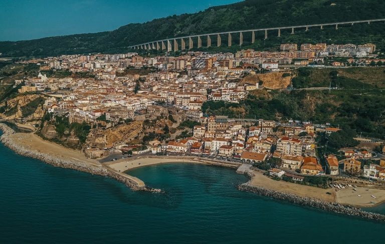 I clan e i lavori per il complesso parrocchiale di Pizzo nella sentenza Petrol Mafie