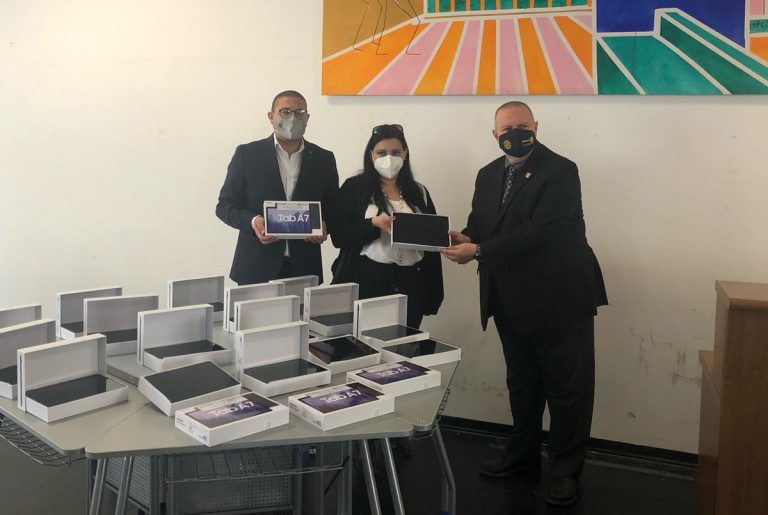 Il Rotary dona 28 tablet agli studenti vibonesi in condizioni disagiate