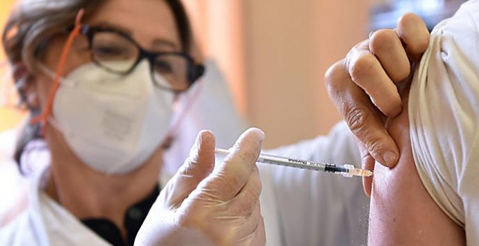 Vax days Calabria, punti vaccinali sempre accessibili senza prenotazione