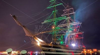 L’Amerigo Vespucci saluta Vibo Marina, stupore e applausi per la nave scuola