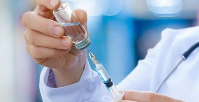 Vaccini anti Covid, al via la quarta dose per over 60 e fragili