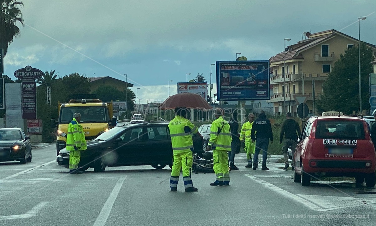 Incidente Sulla Ss18 A Vibo: Un Ferito Nello Scontro Tra Un'auto E Una Moto