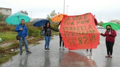 A Cessaniti crolla la strada. Le mamme: «Intervenite o sarà una tragedia» – Video