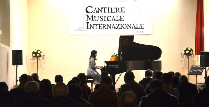 Mileto, successo per il concerto della pianista giapponese Kano Kojima