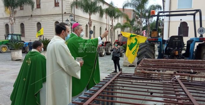 Giornata del Ringraziamento a Mileto, il vescovo: «Noi non padroni ma amministratori del creato»