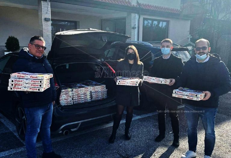 Gli anziani e il Natale, anche la pizza a Mileto diviene un  gesto d’amore