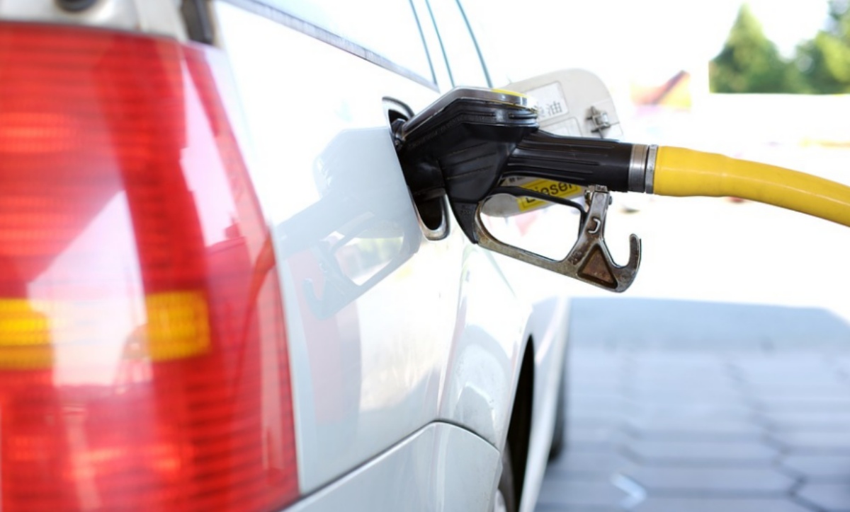 I prezzi dei carburanti continuano a salire, si sfiora il picco di 2.5 euro anche nel Vibonese