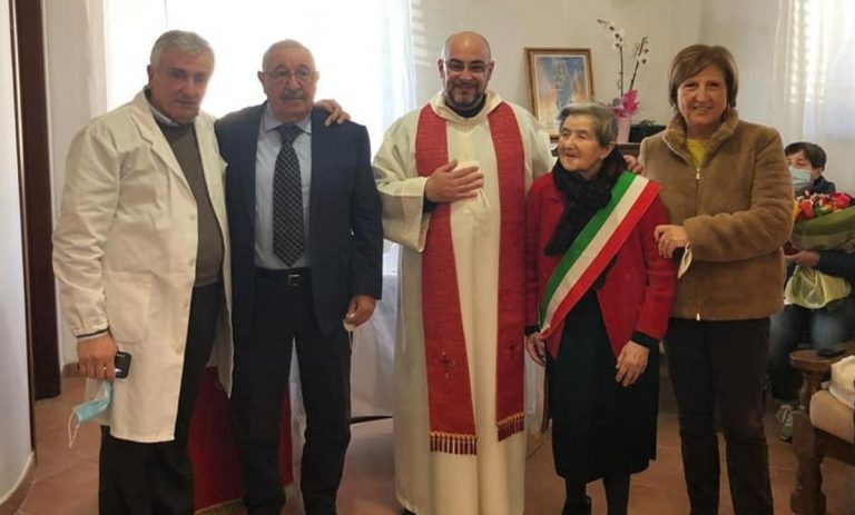 Festa a Spilinga per i 100 anni di nonna Giulia Caterina, il Comune: «Un esempio»