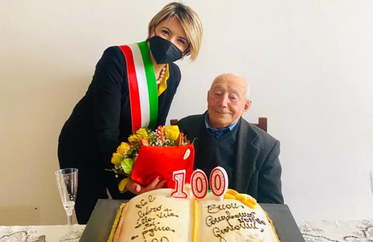 Vibo Valentia festeggia il secolo di vita di nonno Giovanni Russo