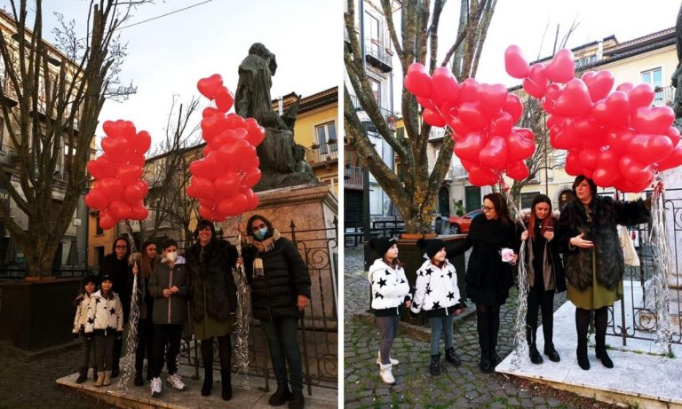 Vibo, palloncini in cielo in ricordo delle vittime del Covid