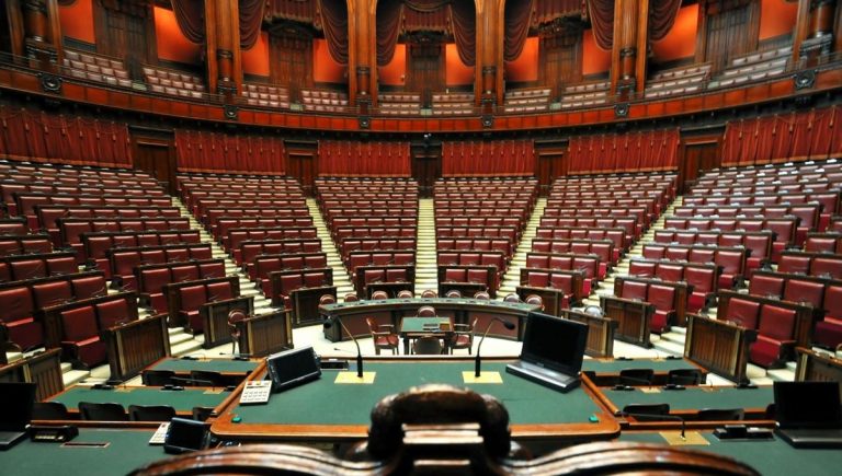 Legge elettorale ferma: i parlamentari calabresi e la paura delle Politiche 2023