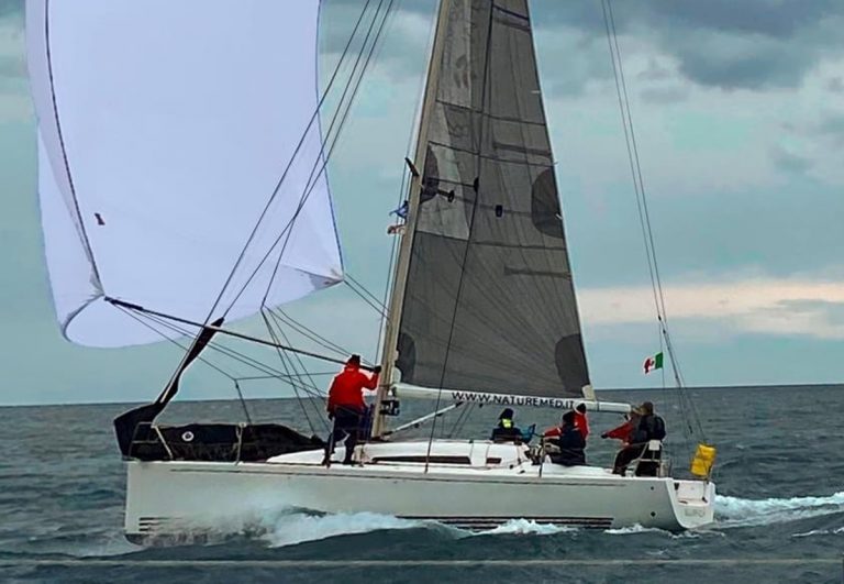 Vibo Marina, all’imbarcazione “Essenza”  il trofeo di vela “Carmelo Ranieri”