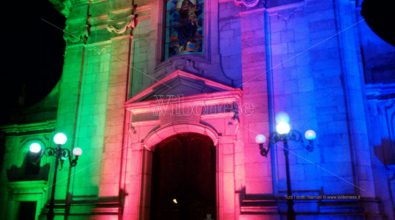 La chiesa di Serra San Bruno si illumina in occasione della Giornata delle malattie rare