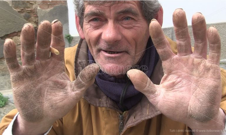 Vibo Marina, tra speranza e rassegnazione: le interviste ai cittadini sulla crisi – Video