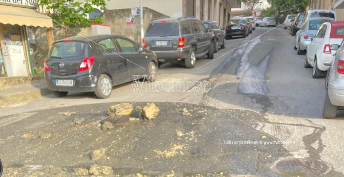 Salta la fogna all’ingresso di Vibo Marina fra le proteste dei cittadini