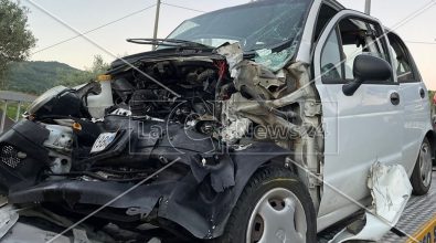 Scontro frontale tra due auto nel Cosentino: una donna perde la vita