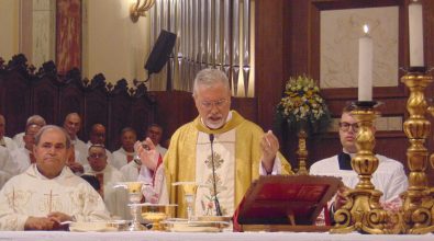 Festa Corpus Domini, il vescovo: «Chiacchiere e maldicenze distruggono il nostro essere comunione»