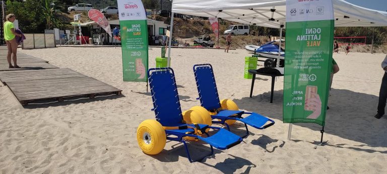 Spiagge più inclusive nel Vibonese: l’Ats acquista sedie Job per le persone disabili