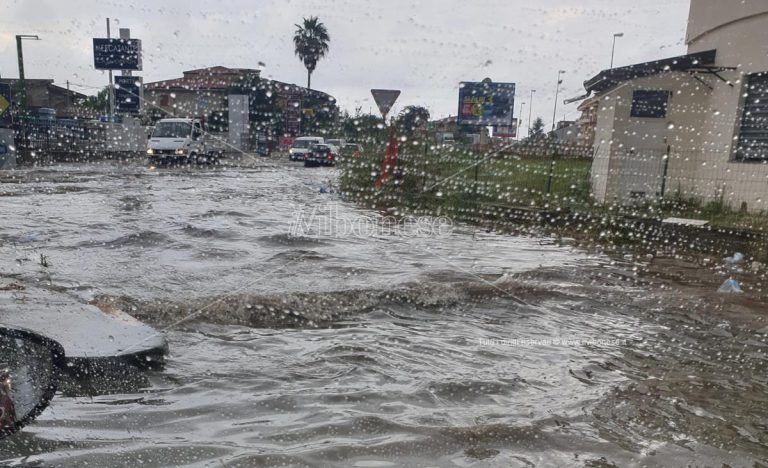 Basta un po’ di pioggia per allagare le strade, disagi fra Vibo e Vena di Ionadi