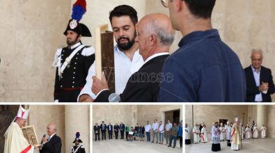 Chiesa Paravati, al vescovo la miniatura del portale realizzata dallo scultore Colloca