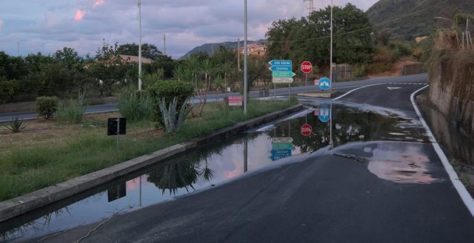 Vibo, strada per Longobardi appena asfaltata ma subito…allagata