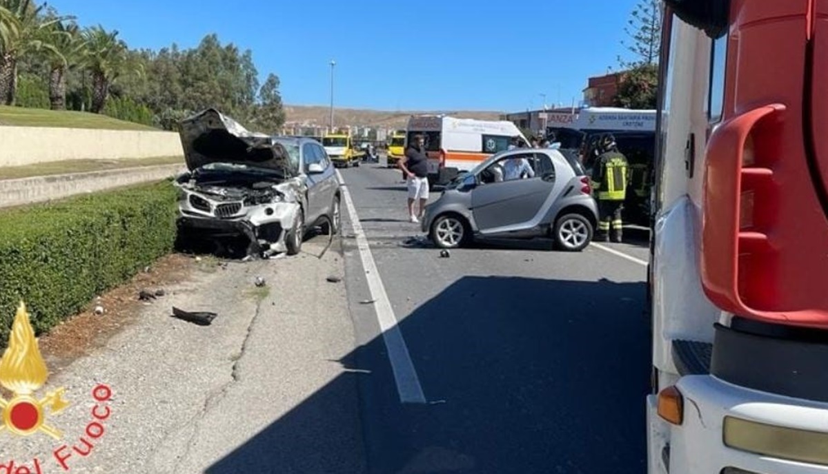 Drammatico Incidente Sulla Statale Vicino Crotone Un Morto Tre Feriti