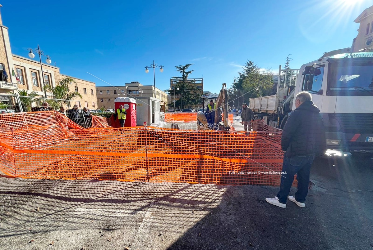 Scavi In Piazza Municipio A Vibo: Viene Fuori La Vecchia Struttura Muraria