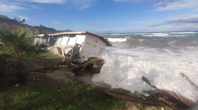 Tropea, il maltempo danneggia il lungomare e  gli stabilimenti balneari