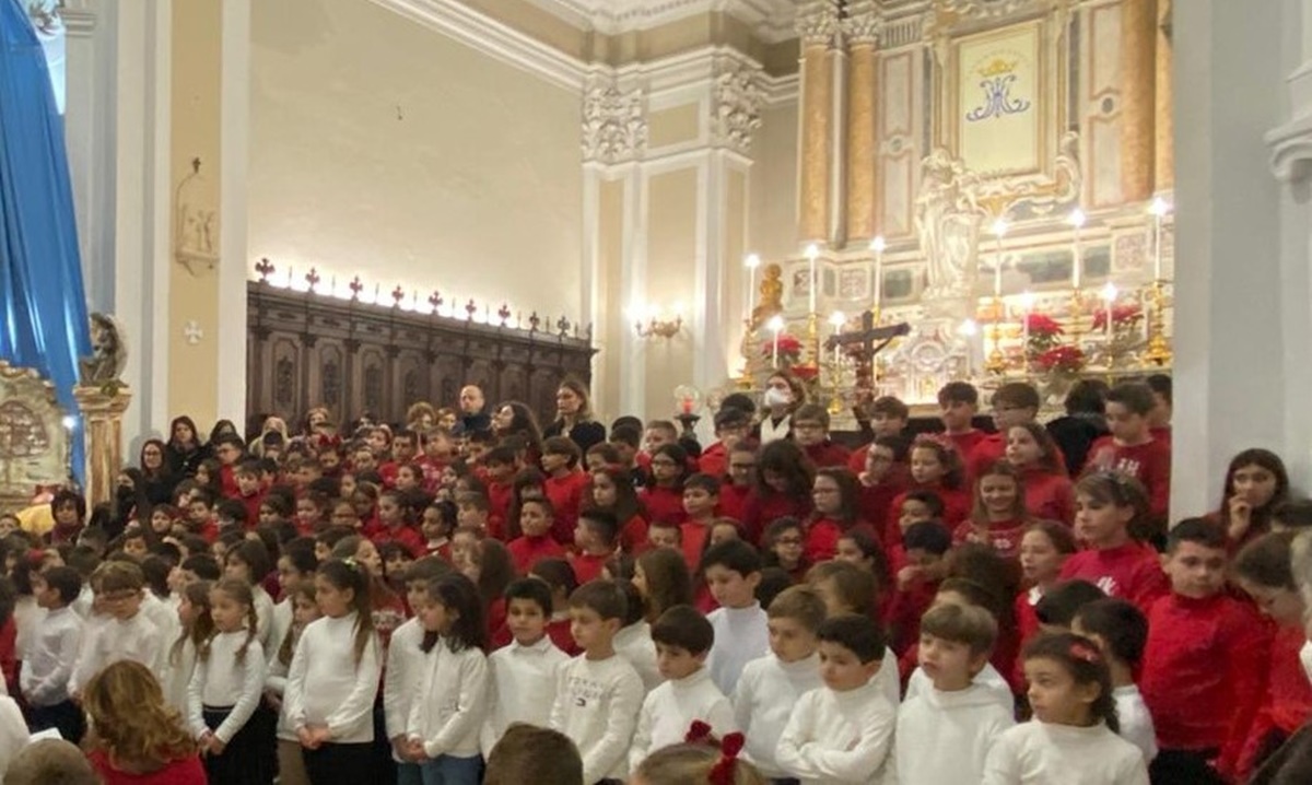 Vibo, Duomo Di San Leoluca: Gli Alunni Della De Amicis Si Esibiscono ...