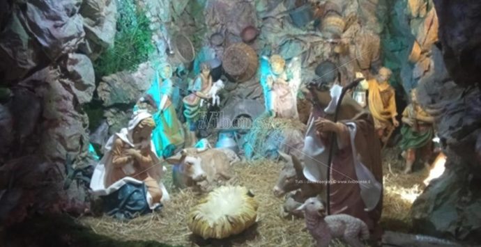 Mileto, nella basilica cattedrale realizzato un imponente presepe lungo venti metri – Video