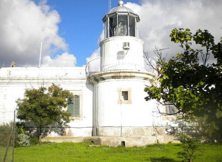 Il Faro di Capo Vaticano da sempre guida e sentinella e scorcio di suggestiva bellezza