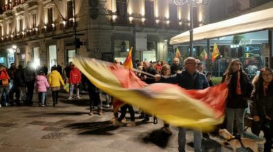 Il Catanzaro torna in serie B e in città scoppia la festa dei tifosi- Video