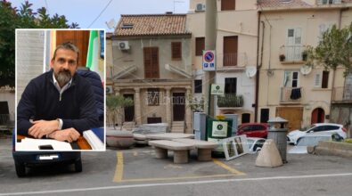 Tropea e le panchine nello spazio per i disabili, il sindaco: «Stoccaggio temporaneo, effetti collaterali della Fiera»