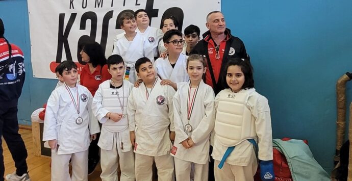 Tropea, gli atleti della Tropheum Karate fanno incetta di medaglie