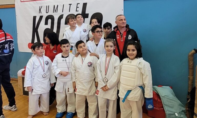 Tropea, gli atleti della Tropheum Karate fanno incetta di medaglie