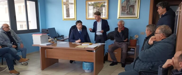 Licenziamenti all’impianto di Alli: Lo Schiavo incontra i lavoratori e annuncia un’interrogazione