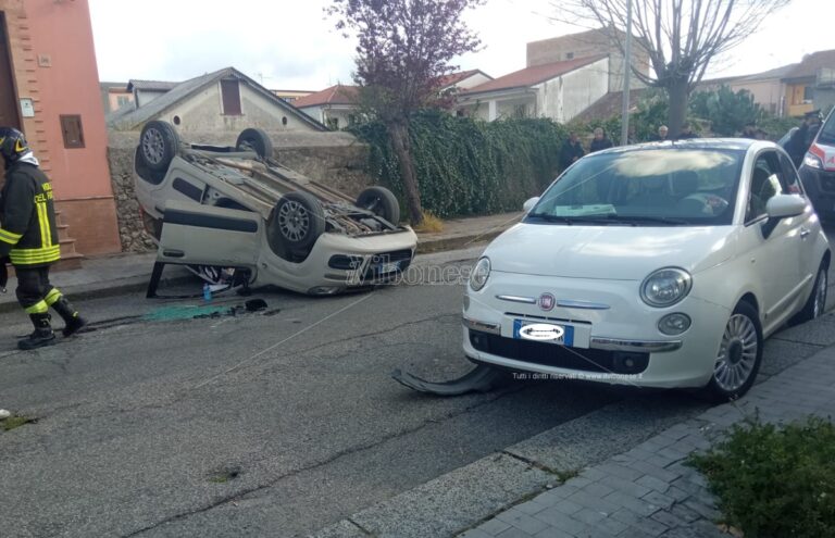 Incidente in pieno centro a Mileto: ferita una donna