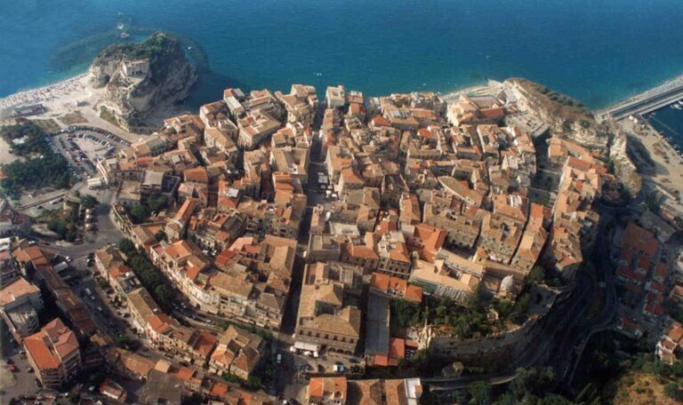 Tropea, cittadini esasperati per la mancanza di acqua e di diversi servizi