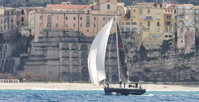 Vela d’Altura: Il trofeo Tropea Marina Yacht a Damanhur, Ariel e Follow Me