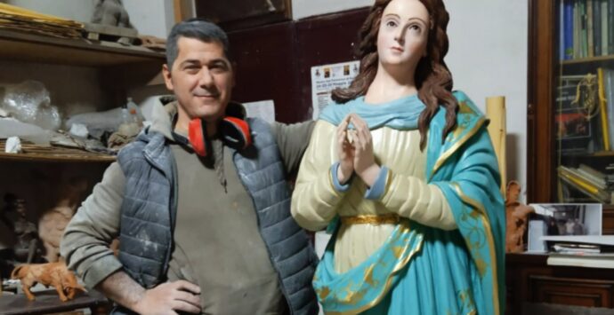 Torna a Gioia Tauro la statua della Madonna restaurata dallo scultore di Zungri Gaudioso