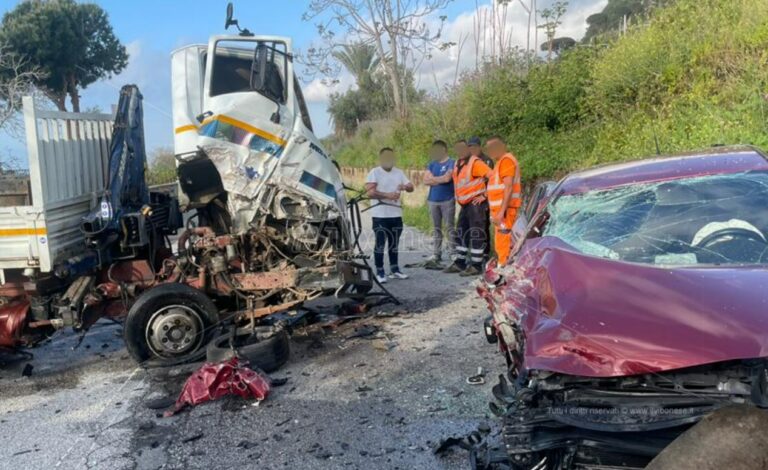 Incidente tra Zambrone e Tropea, tre feriti nello scontro auto-camion