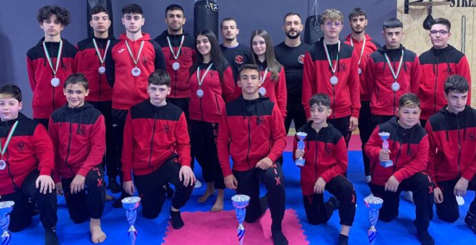 Kickboxing, 19 atleti vibonesi fanno incetta di medaglie in una competizione interregionale