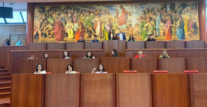 Tropea, il Liceo Classico Galluppi trionfa al concorso nazionale “Un giorno in Senato”