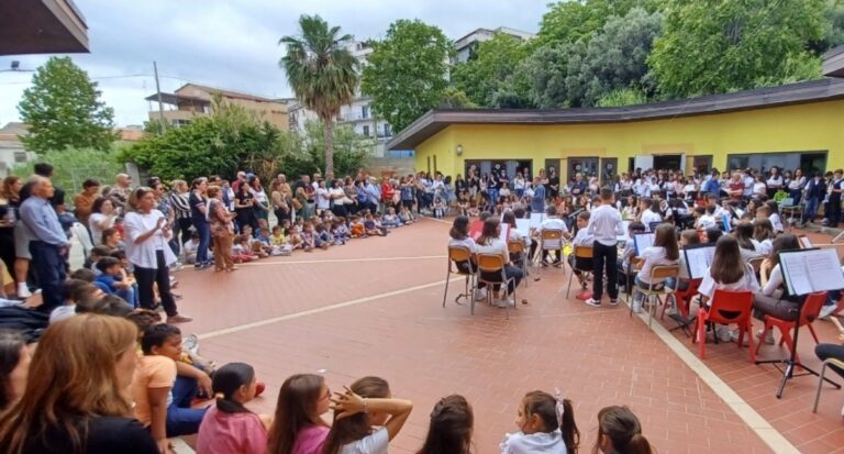 Tropea, il saggio di fine anno dei bambini dell’Annunziata fa il pieno di pubblico